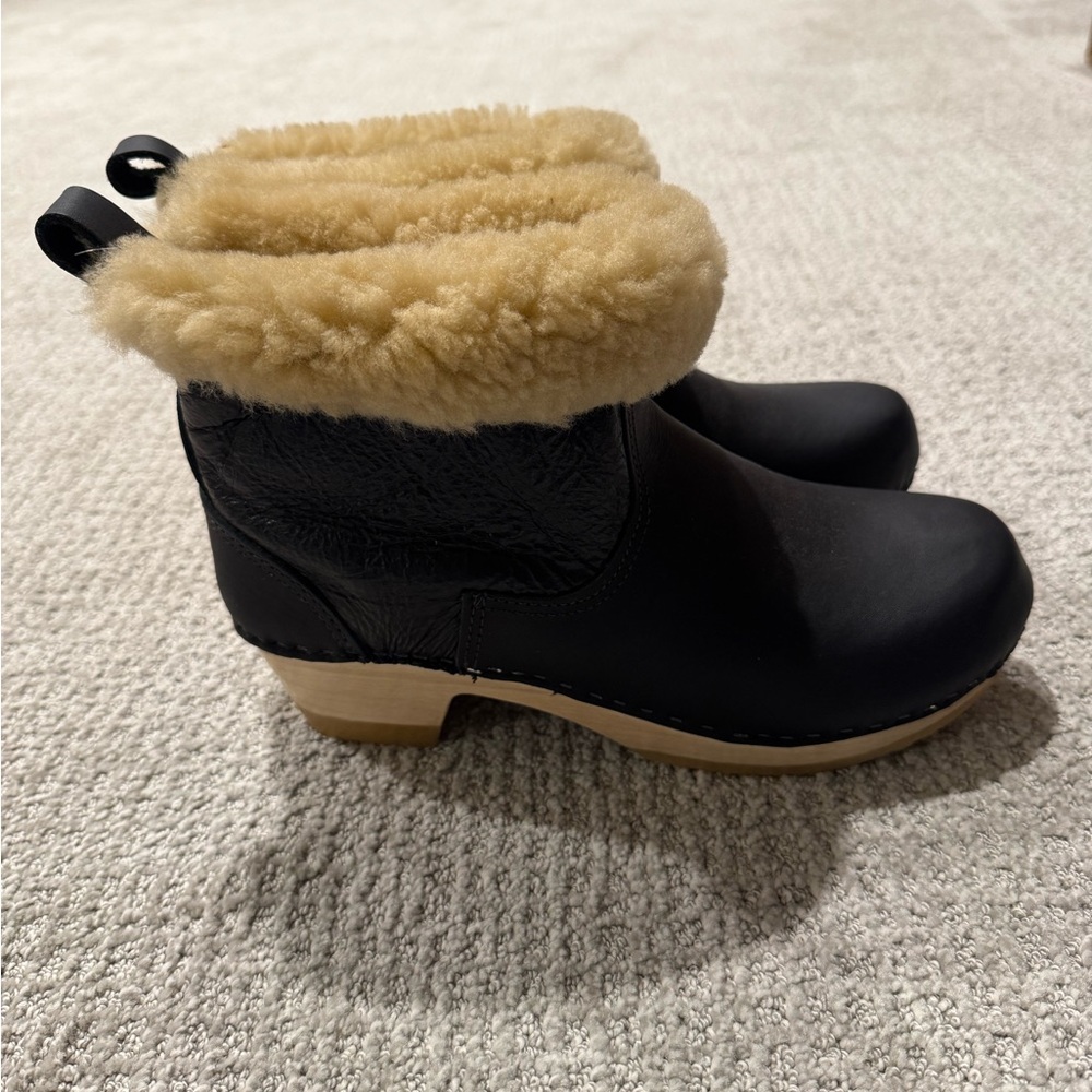 No. 6 5” pull on shearling clog boot on mid heal in Ink Aviator